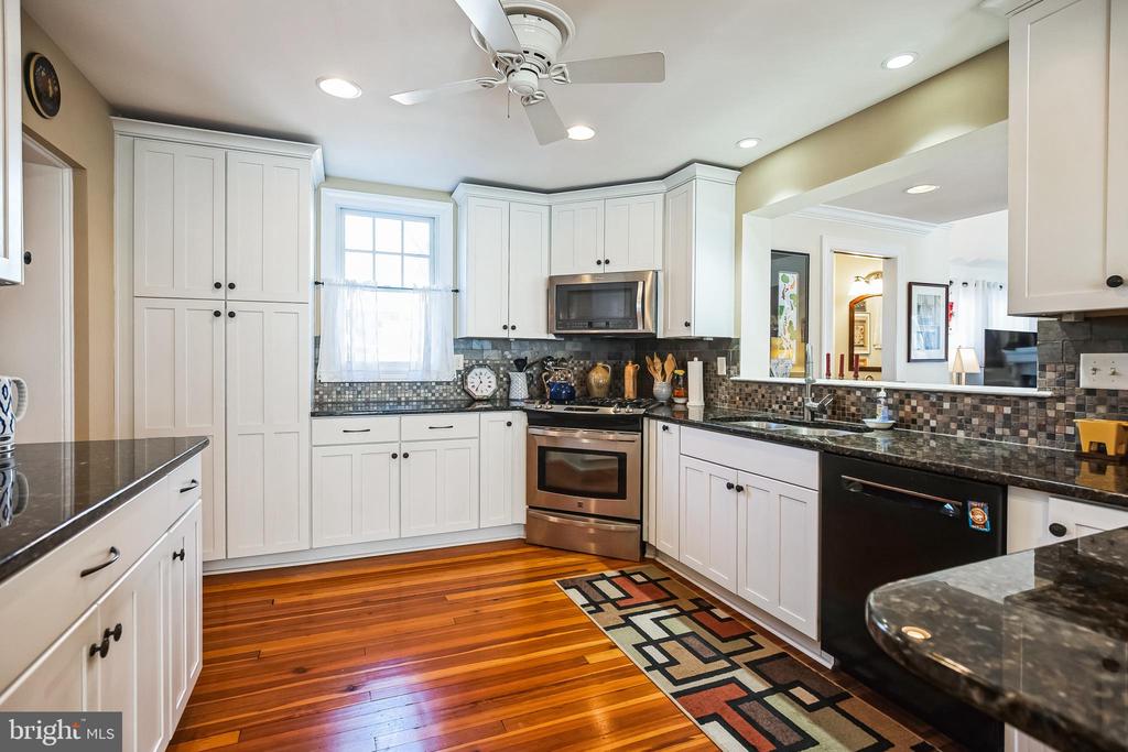 211 W WAVERLY ROAD