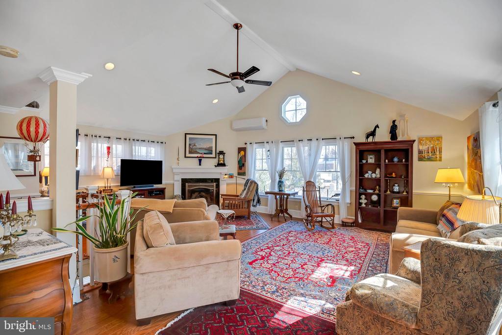 211 W WAVERLY ROAD