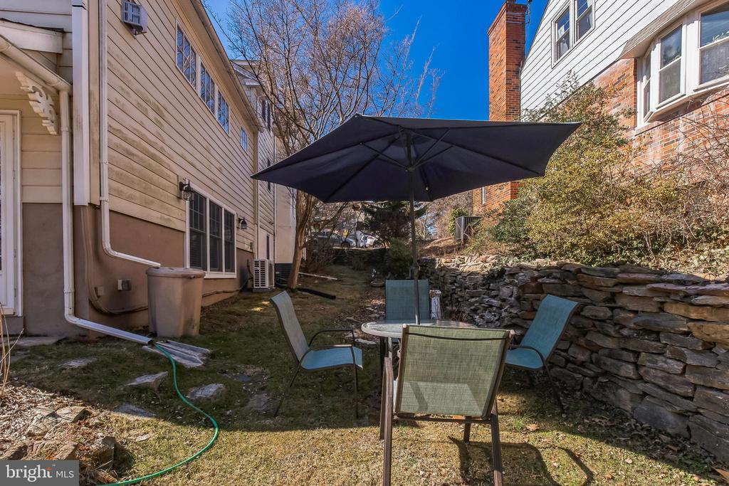 211 W WAVERLY ROAD