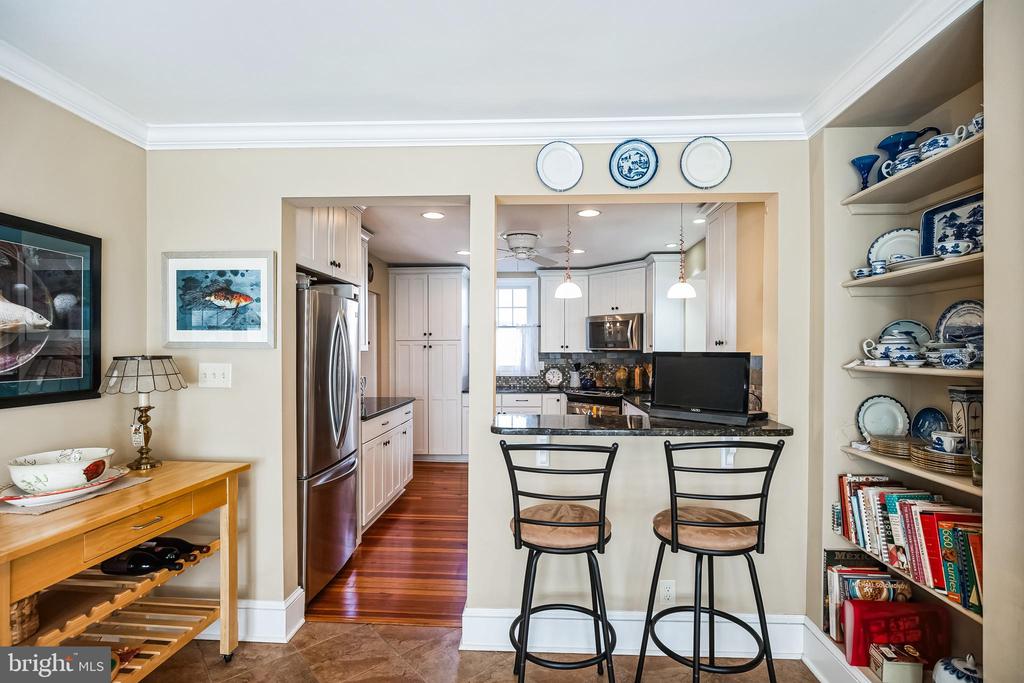 211 W WAVERLY ROAD