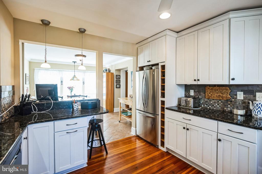 211 W WAVERLY ROAD