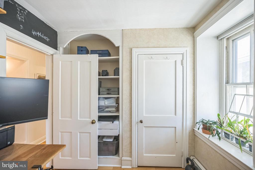 17 AMBLER ROAD