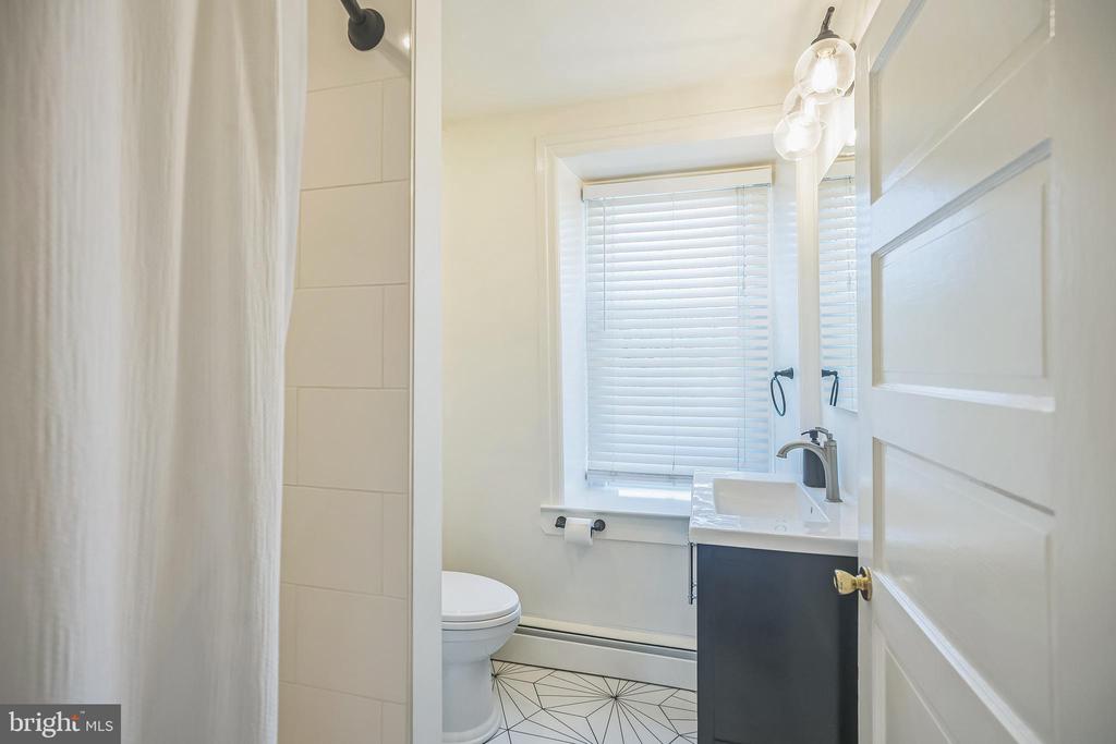 17 AMBLER ROAD