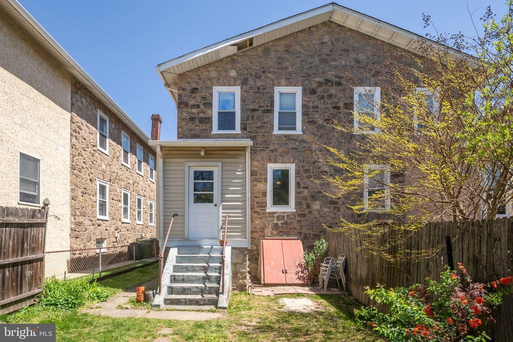 17 AMBLER ROAD