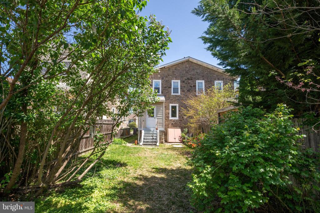 17 AMBLER ROAD