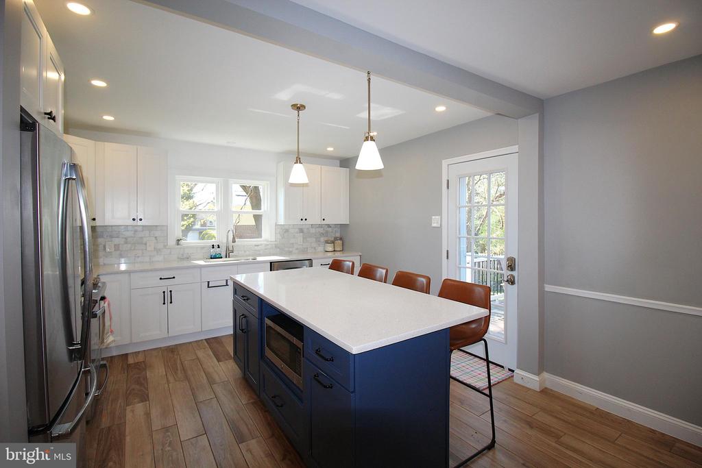 2112 WOODLAND ROAD