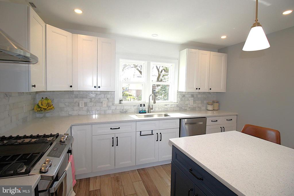 2112 WOODLAND ROAD