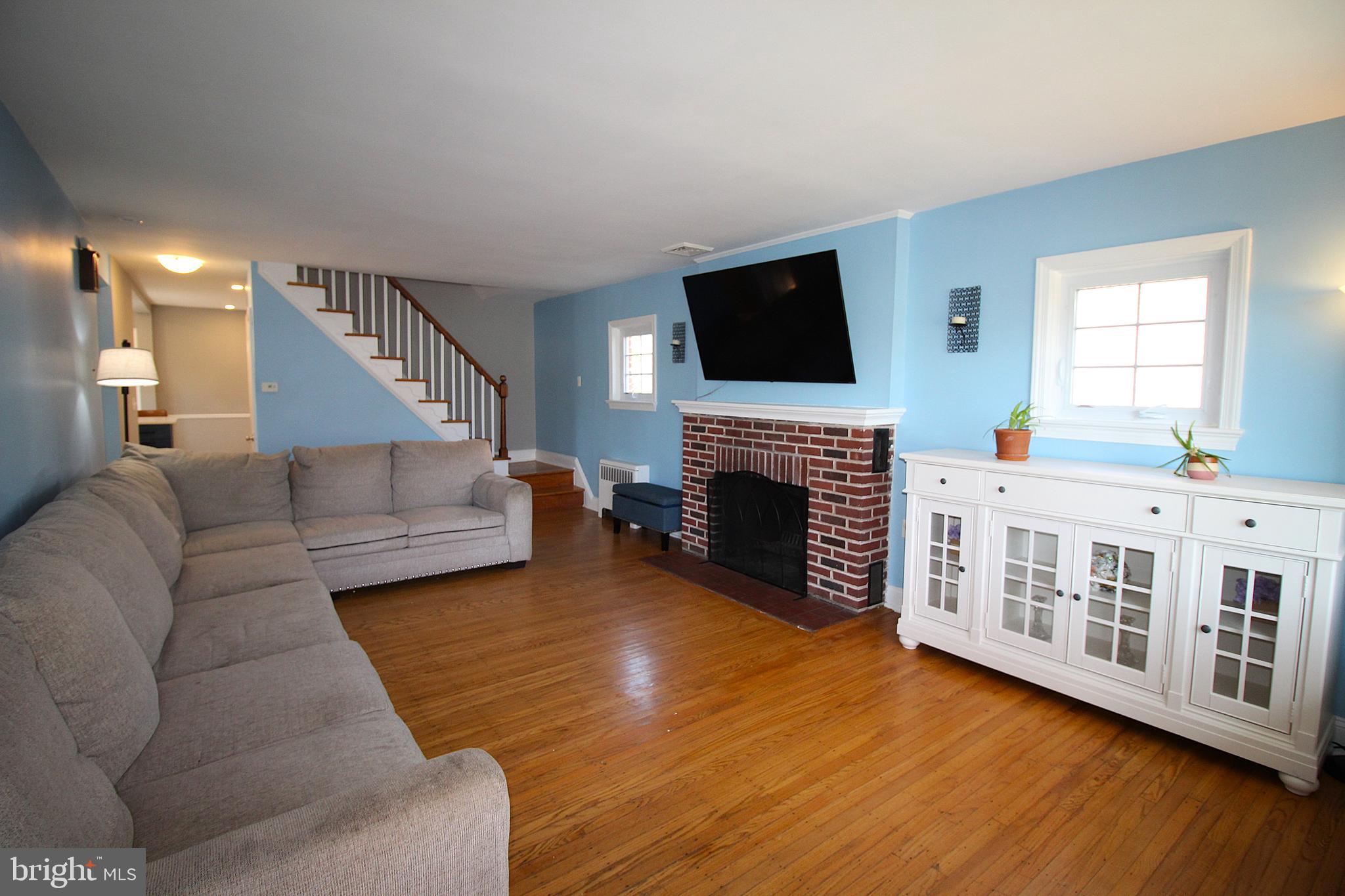2112 WOODLAND ROAD