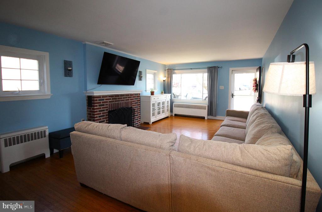 2112 WOODLAND ROAD