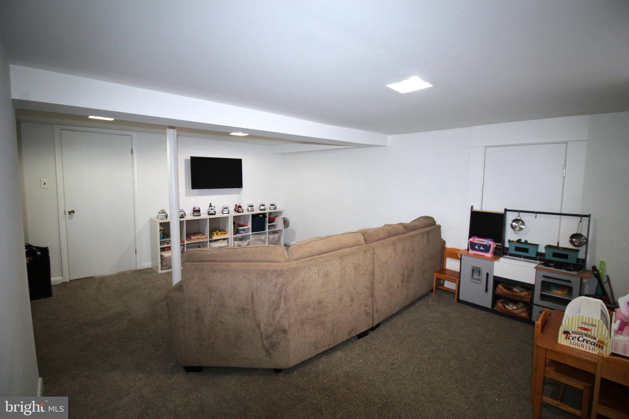 2112 WOODLAND ROAD