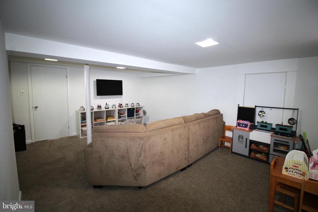 2112 WOODLAND ROAD