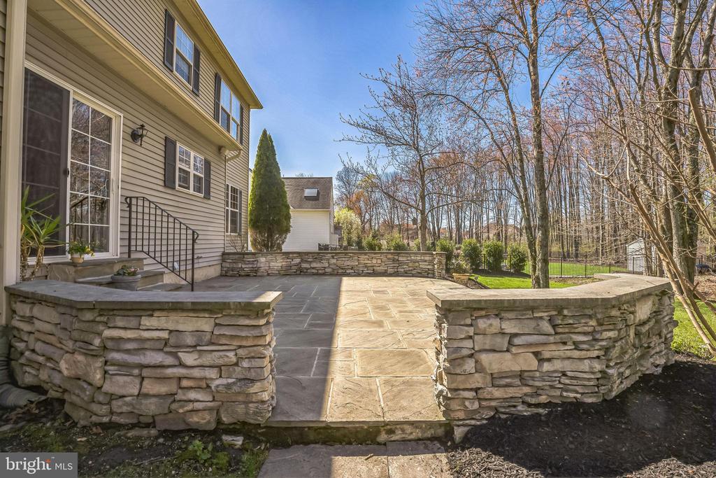 102 MAJOR LANE
