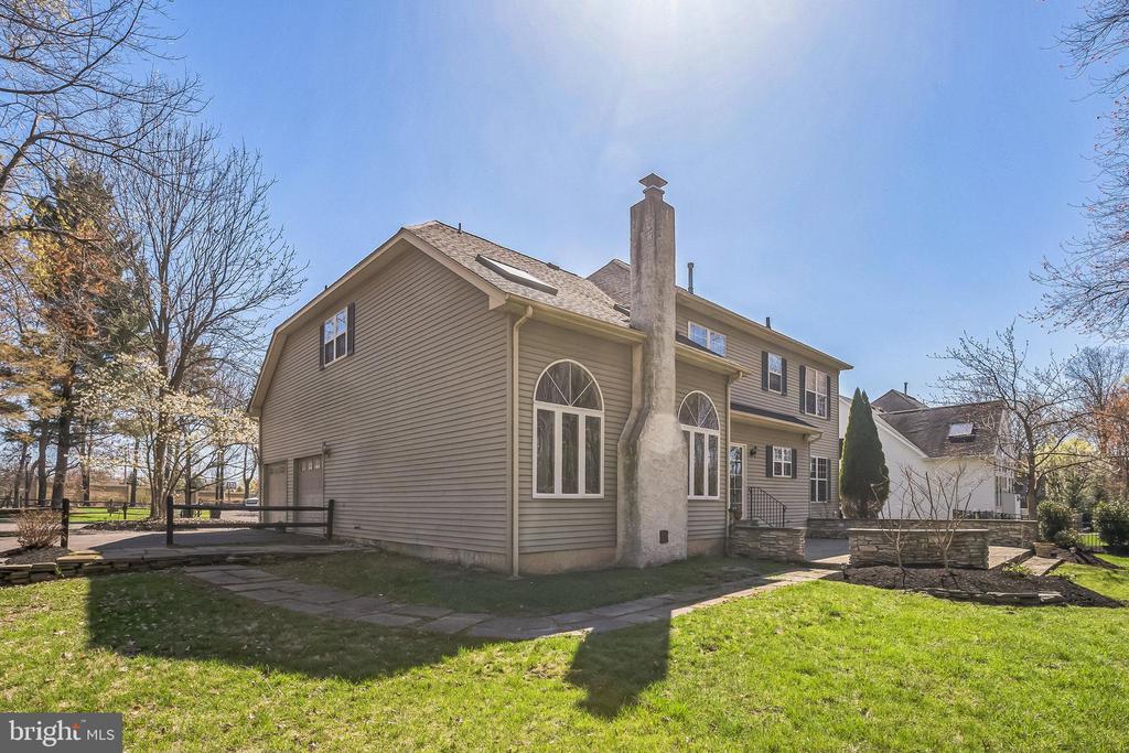 102 MAJOR LANE