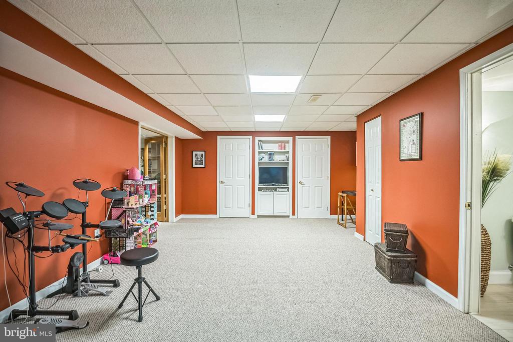 102 MAJOR LANE