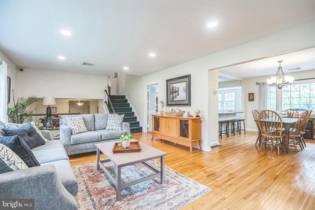 2318 FAIRWAY ROAD