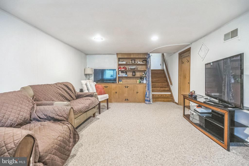 2318 FAIRWAY ROAD