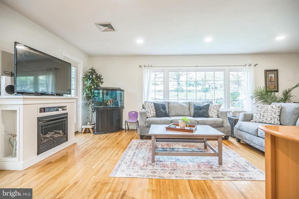 2318 FAIRWAY ROAD