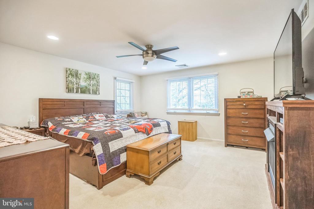 2318 FAIRWAY ROAD