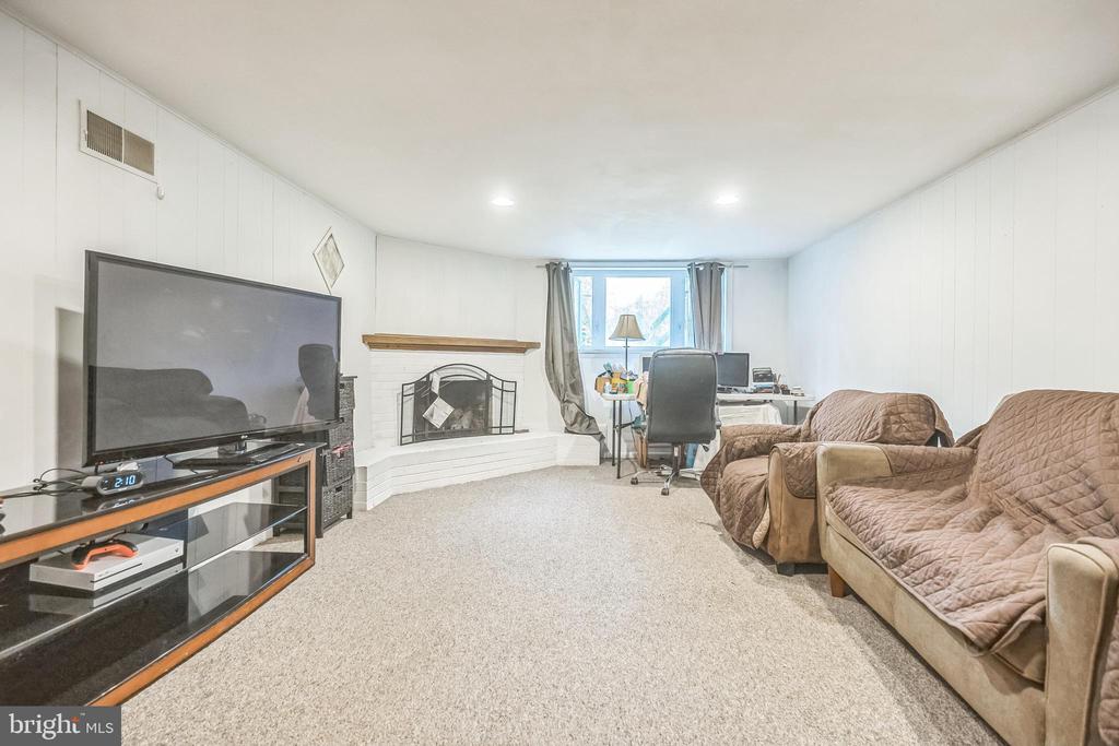 2318 FAIRWAY ROAD