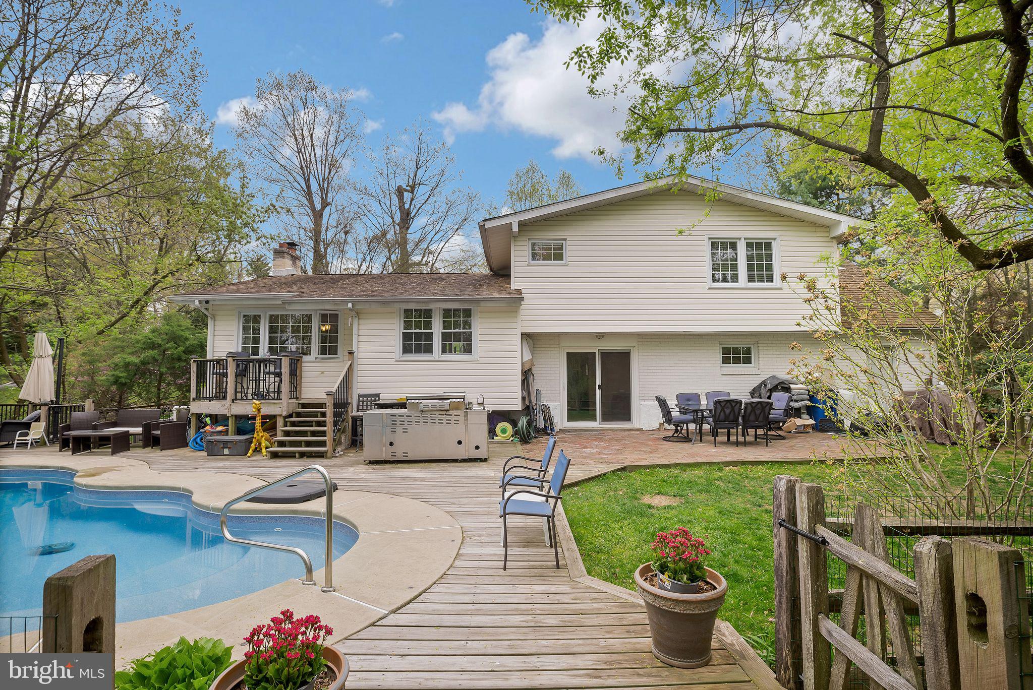 2318 FAIRWAY ROAD