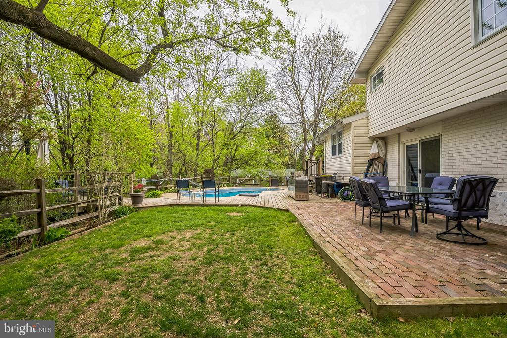 2318 FAIRWAY ROAD