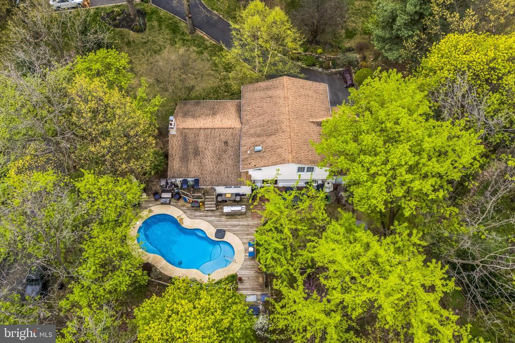2318 FAIRWAY ROAD