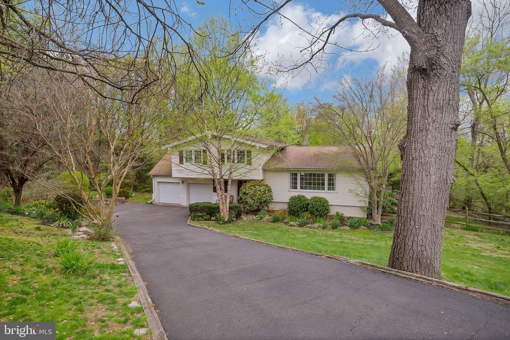 2318 FAIRWAY ROAD