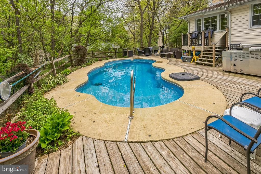 2318 FAIRWAY ROAD