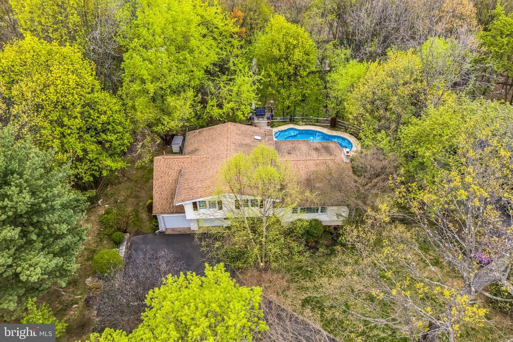 2318 FAIRWAY ROAD