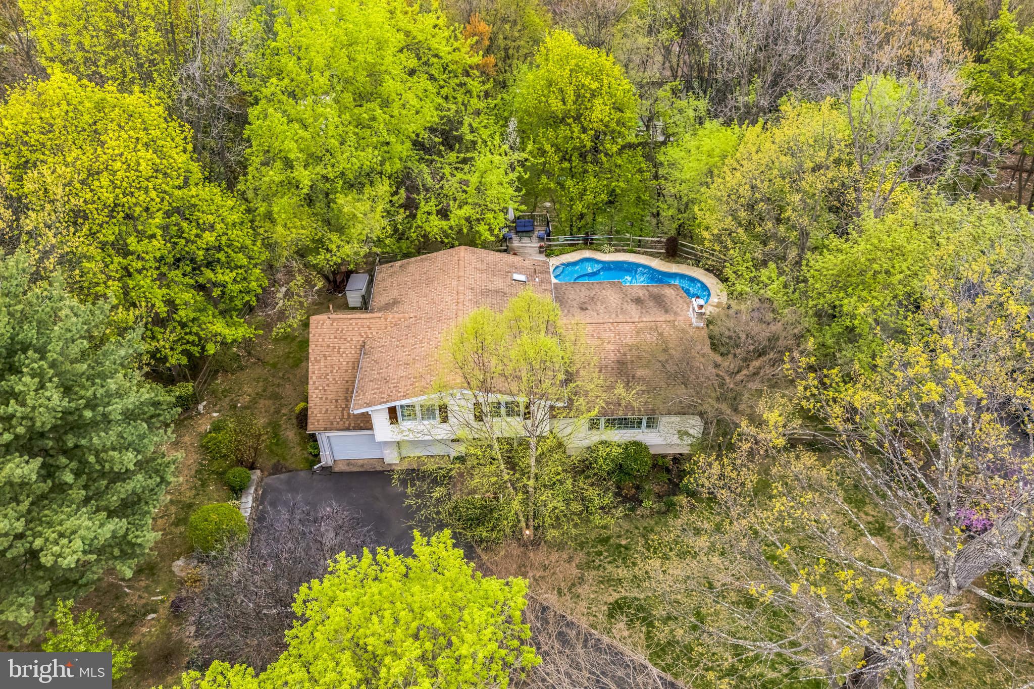 2318 FAIRWAY ROAD