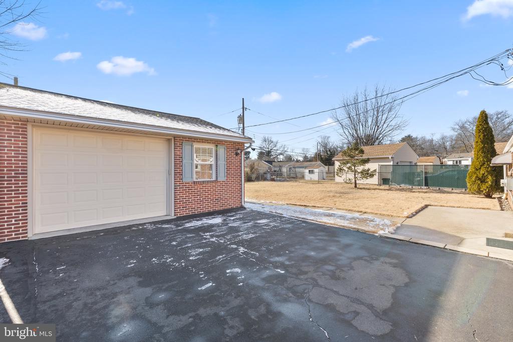 2754 WOODLAND ROAD