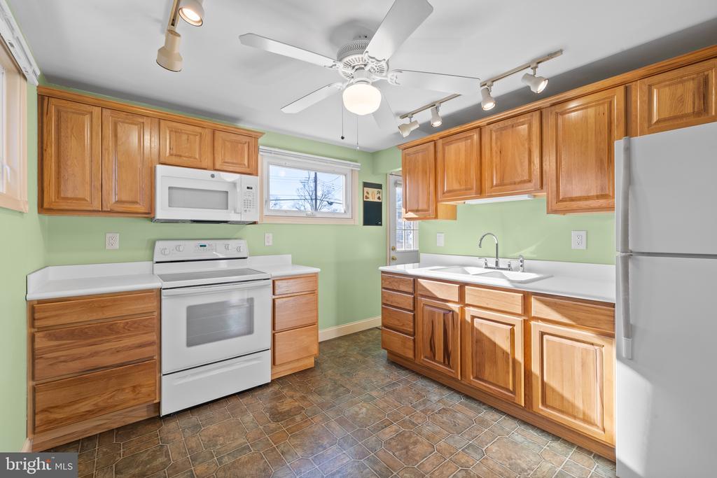 2754 WOODLAND ROAD