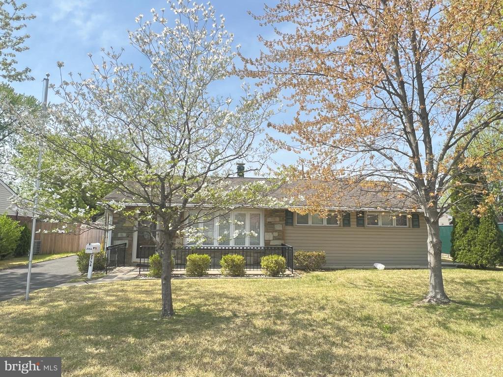 2754 WOODLAND ROAD