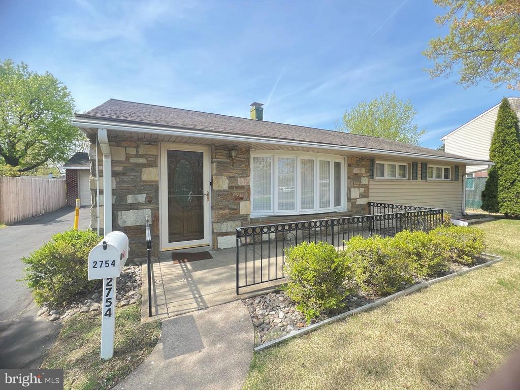 2754 WOODLAND ROAD