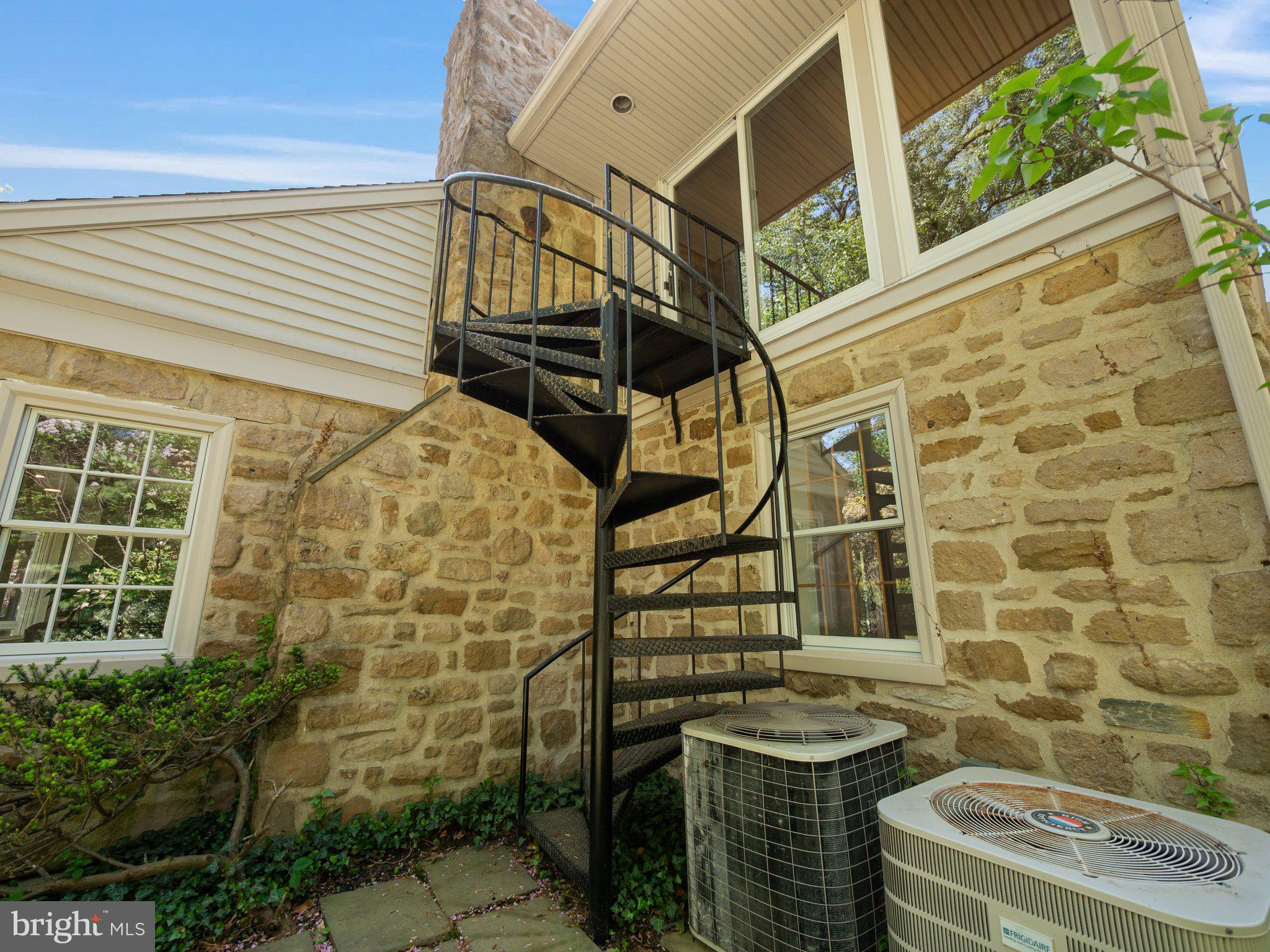 960 MEETINGHOUSE ROAD