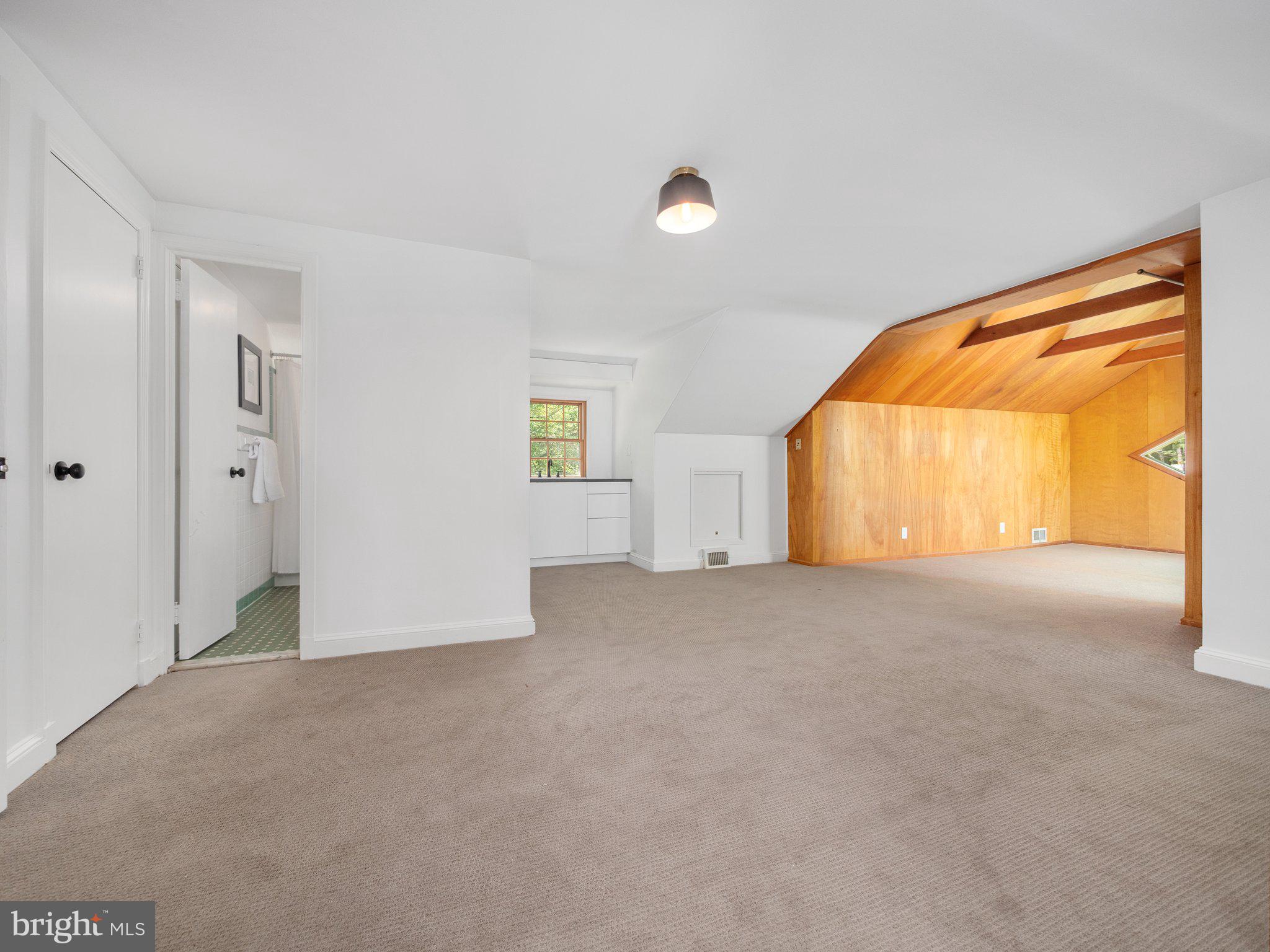 960 MEETINGHOUSE ROAD
