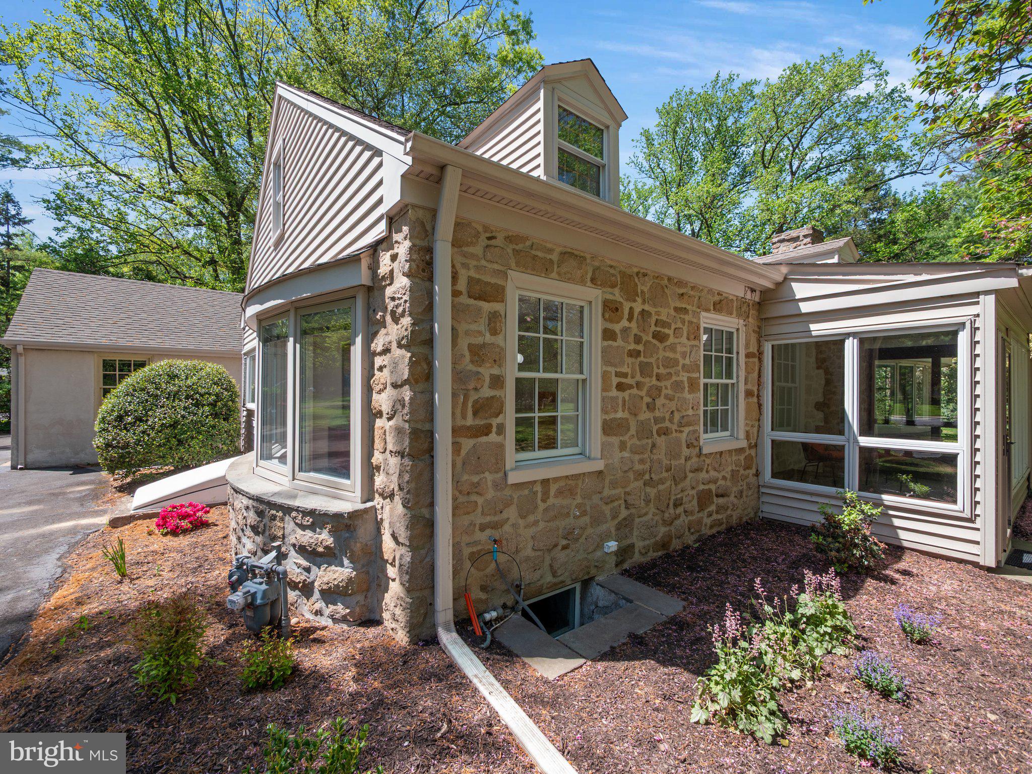 960 MEETINGHOUSE ROAD