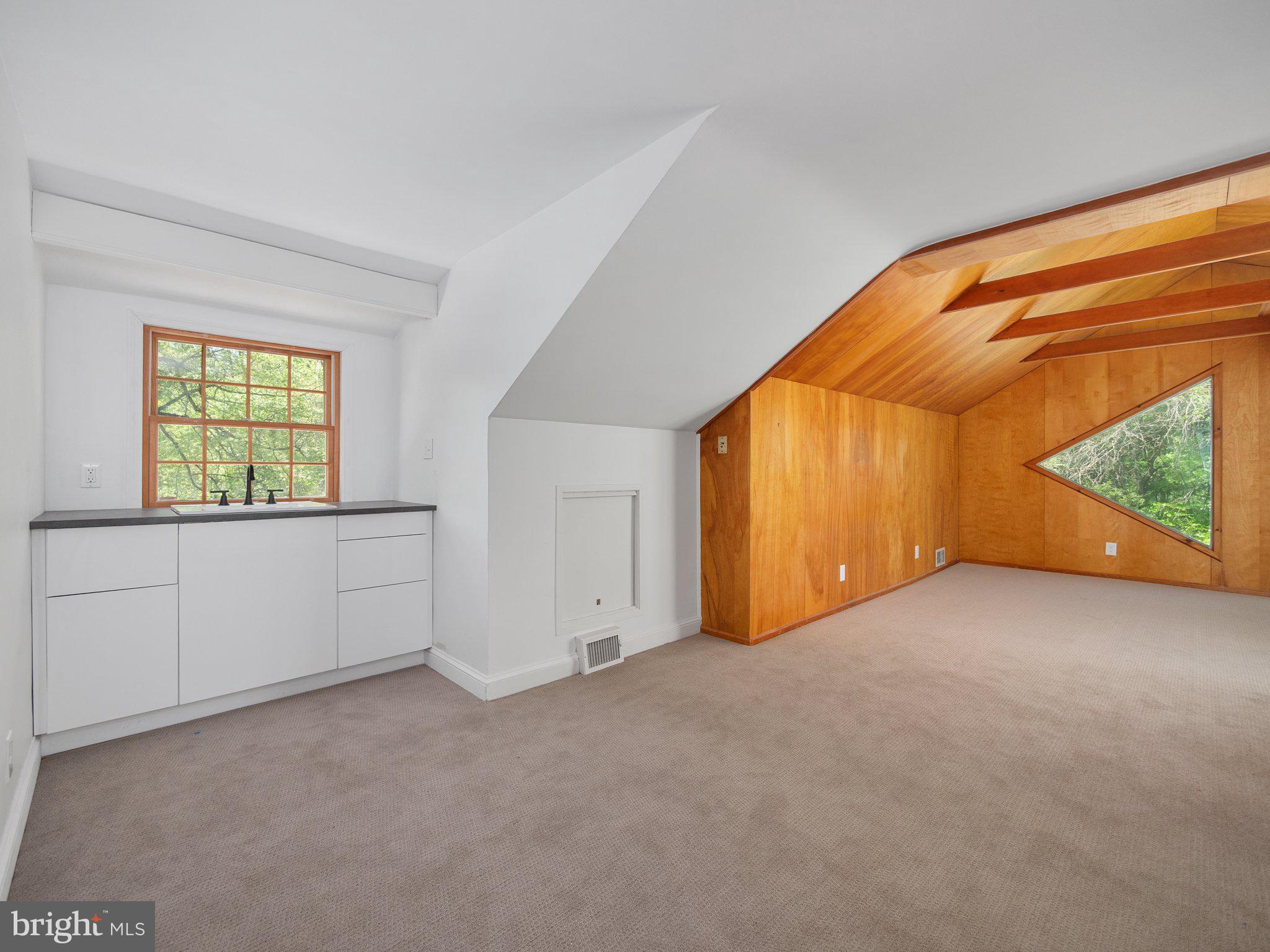 960 MEETINGHOUSE ROAD