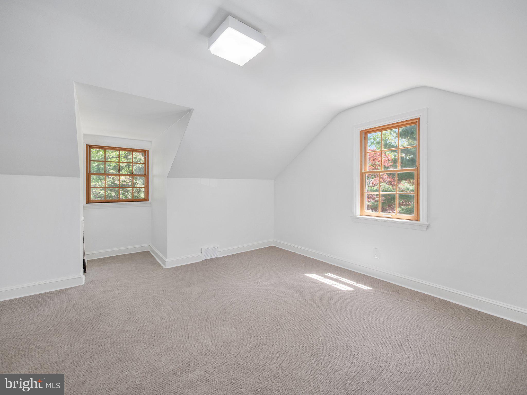 960 MEETINGHOUSE ROAD