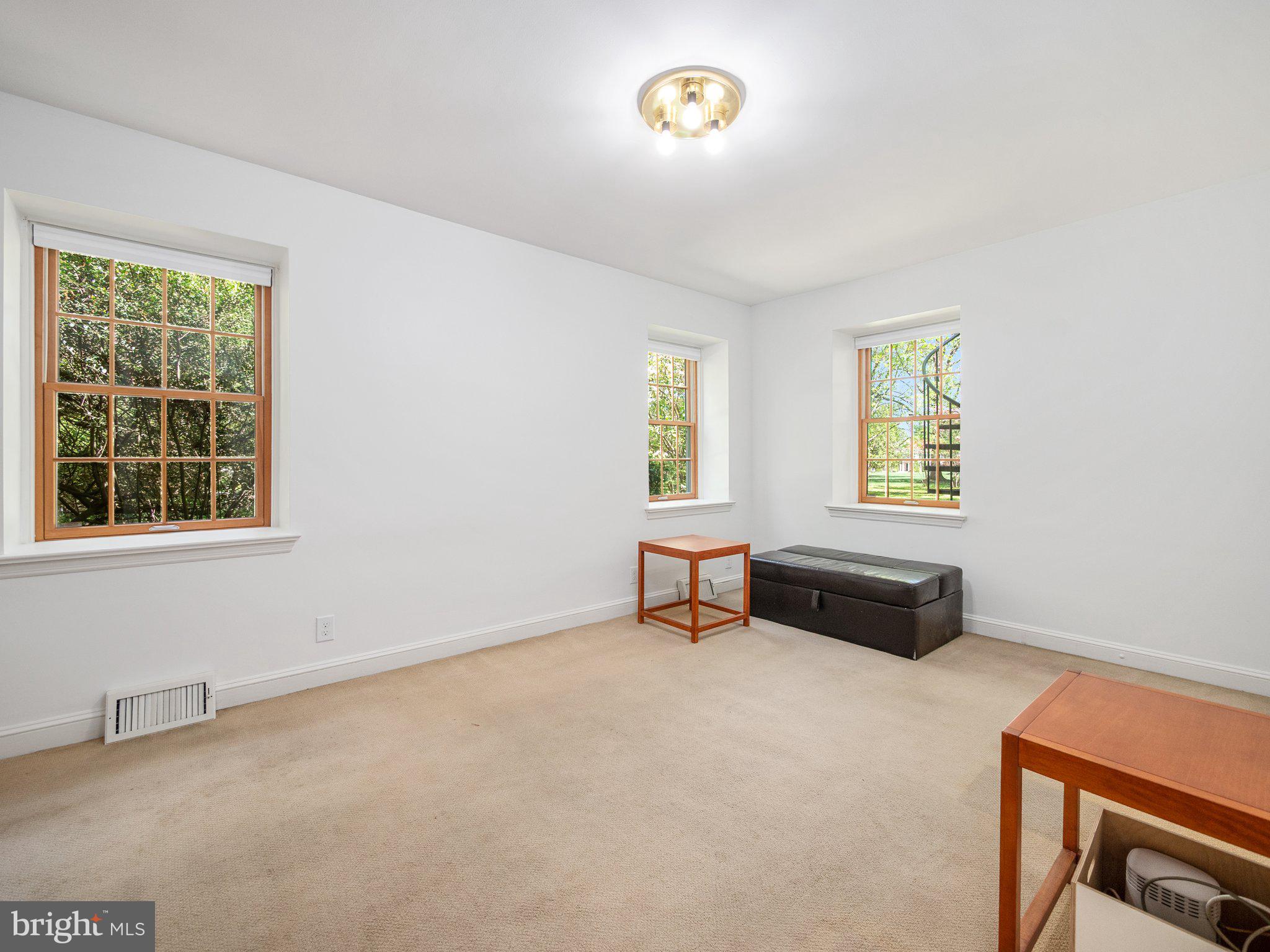 960 MEETINGHOUSE ROAD