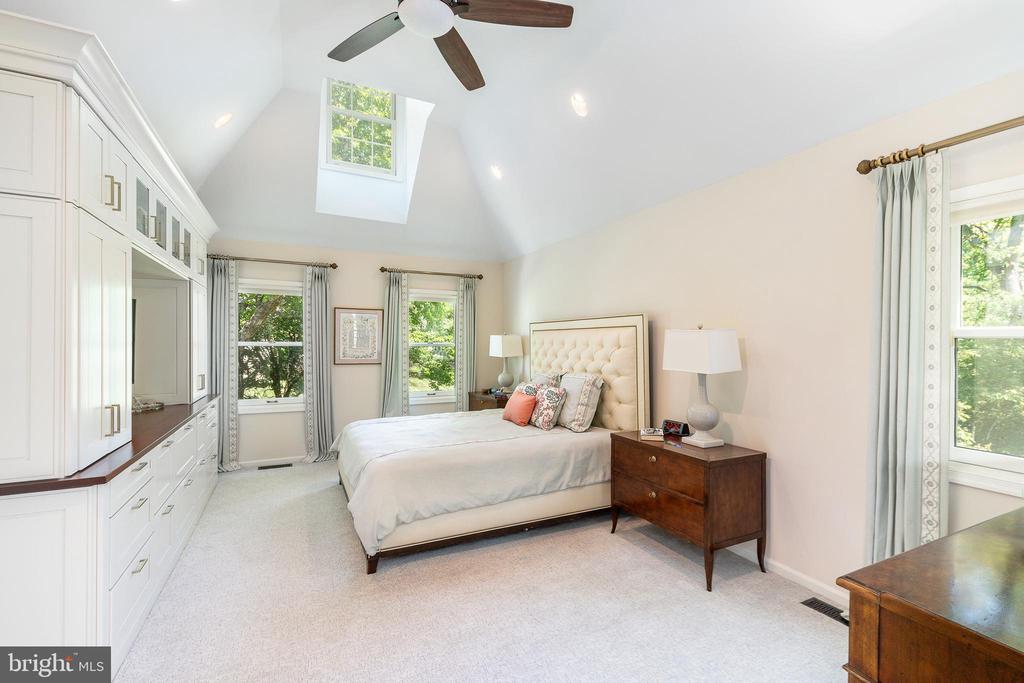 1275 TRESSLER DRIVE