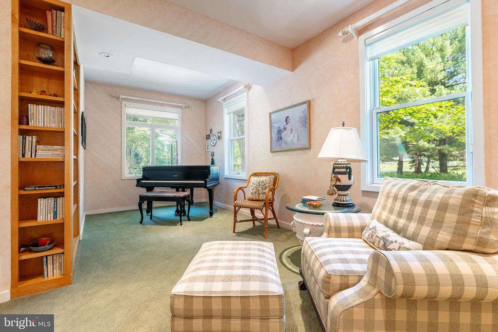 1275 TRESSLER DRIVE