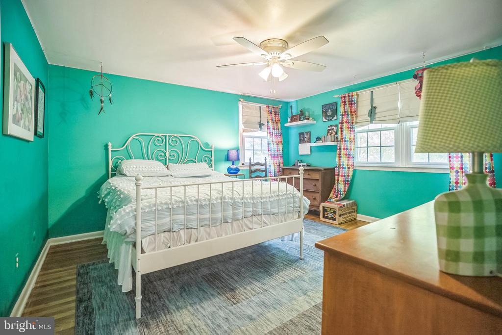 1737 HOLMES ROAD