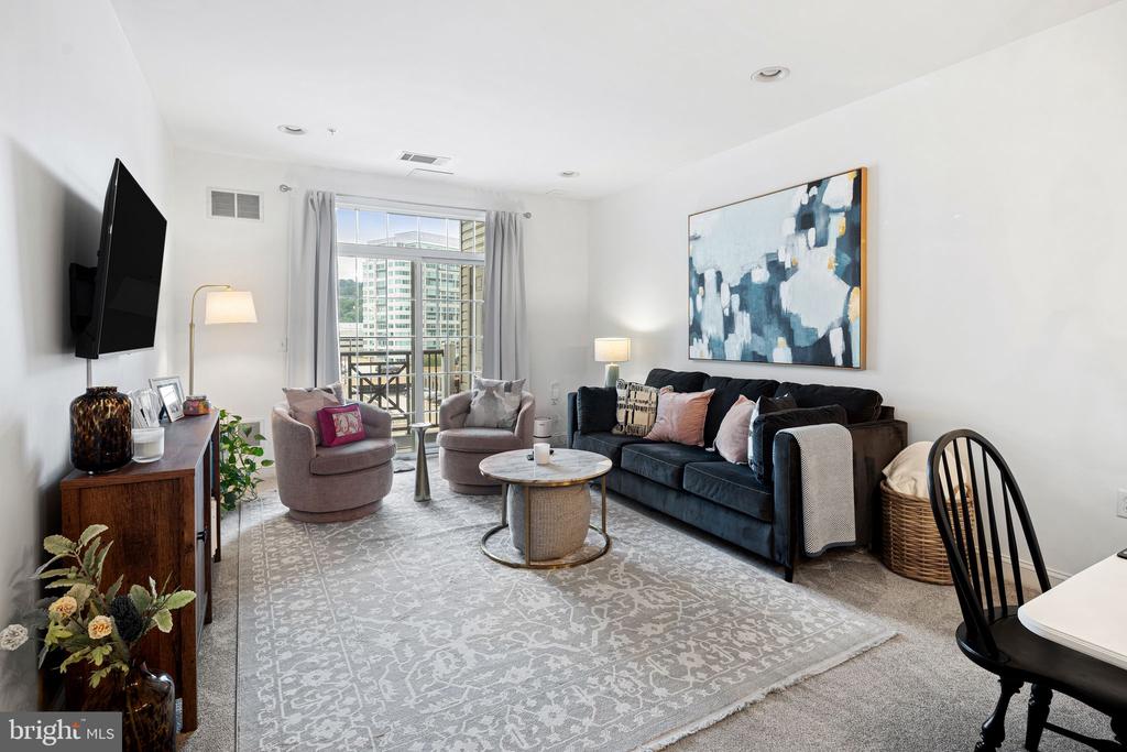200 W ELM STREET 1315