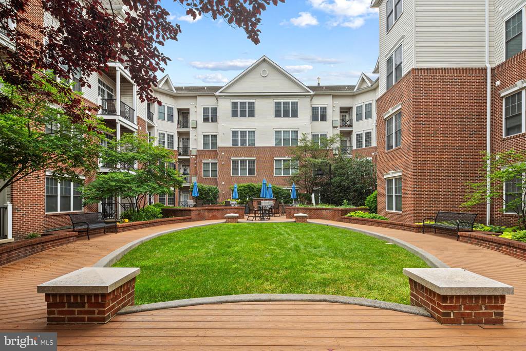200 W ELM STREET 1315