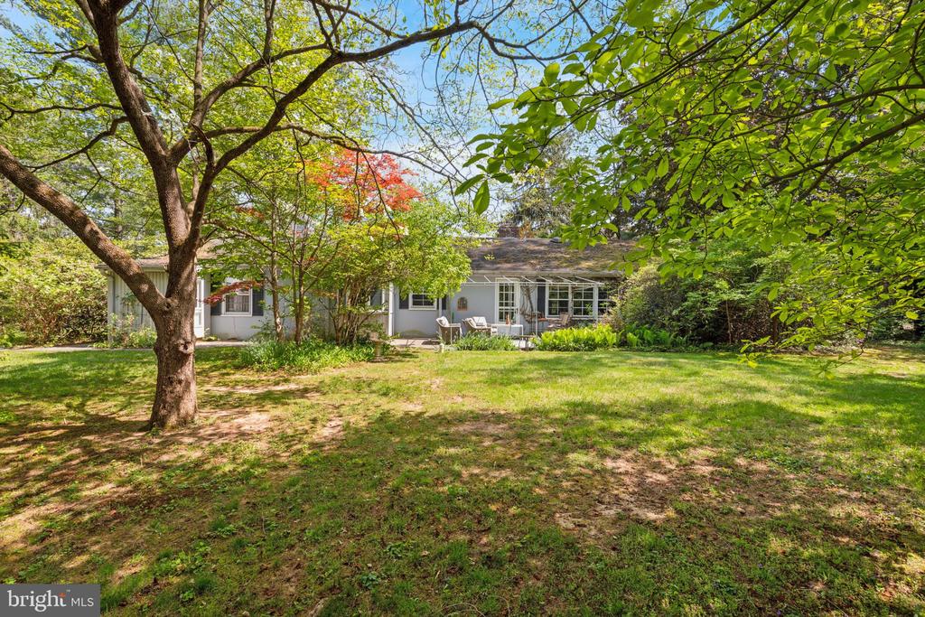 1727 E BUTLER PIKE