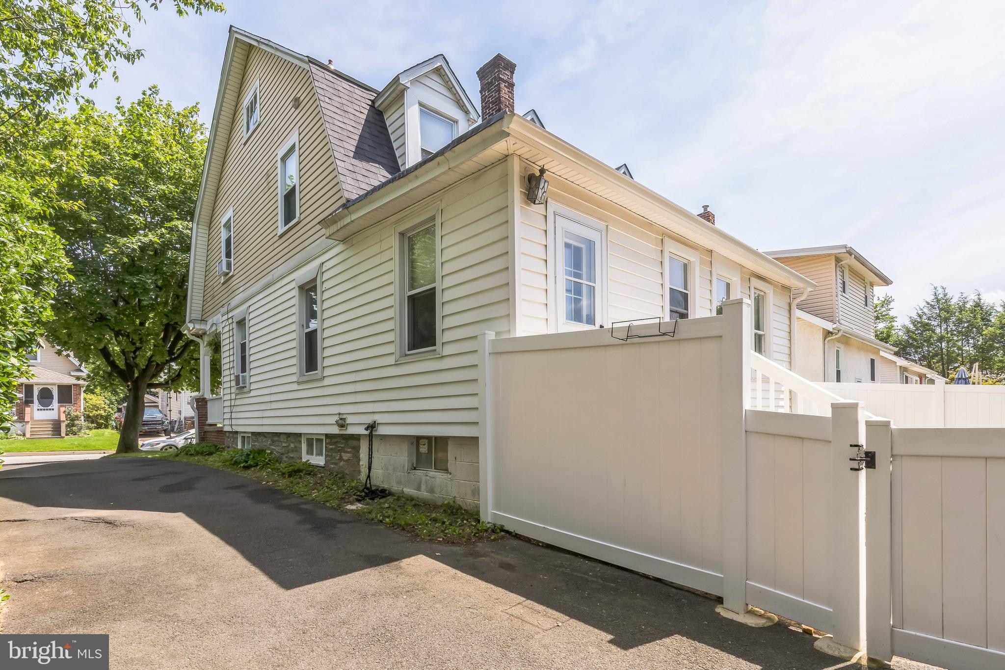 250 MAPLE AVENUE