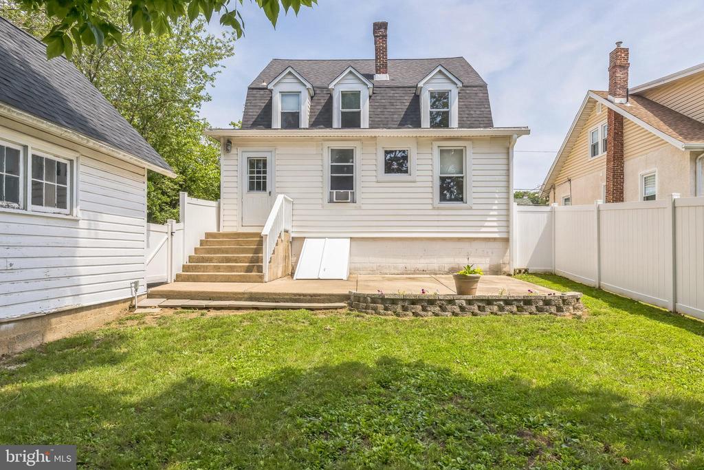 250 MAPLE AVENUE