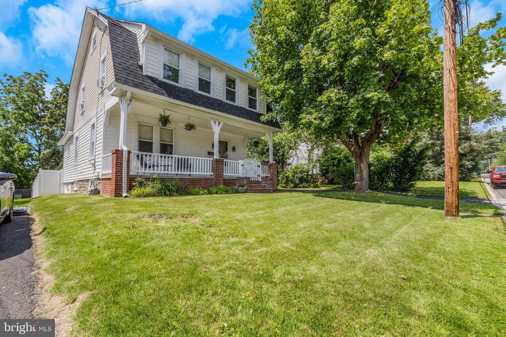 250 MAPLE AVENUE