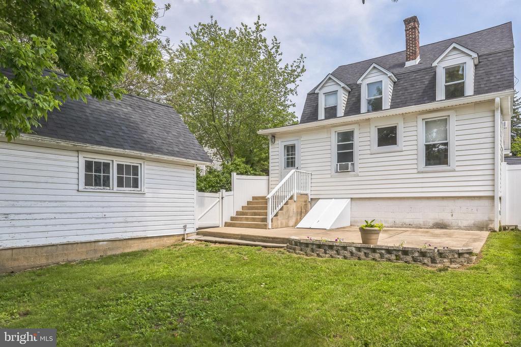 250 MAPLE AVENUE